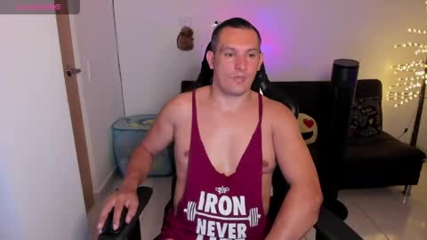 Snapshot of andreslush04 chatting on May 17, 2026, 12:52 am Andreslush04 online show from May 17, 2026, 12:52 am
