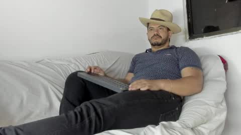 Andres online show from April 16, 2026, 8:26 am