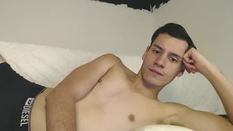 Snapshot of andrestorres0 chatting on November 10, 2025, 7:35 pm Andres Torres online show from November 10, 2025, 7:35 pm