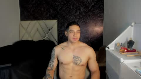 andrew_jhones online show from May 19, 2026, 4:52 am
