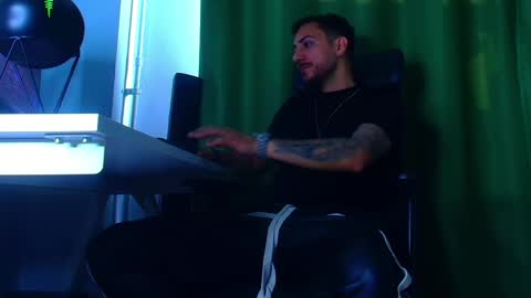 Snapshot of andrewbanner chatting on May 4, 2026, 5:36 am MasterRomania online show from May 4, 2026, 5:36 am