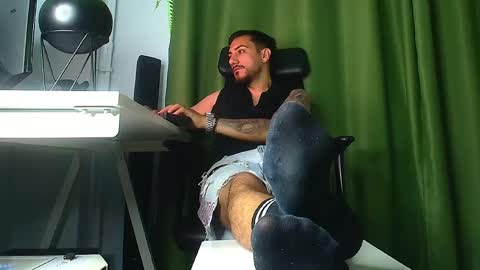 Snapshot of andrewbanner chatting on May 8, 2026, 5:57 am MasterRomania online show from May 8, 2026, 5:57 am