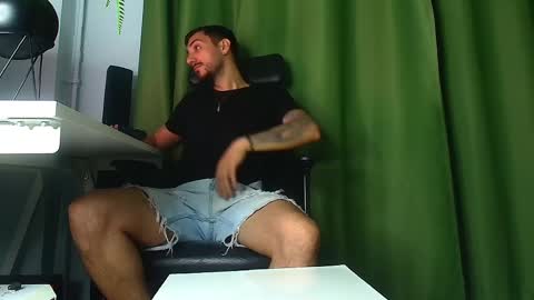 Snapshot of andrewbanner chatting on May 10, 2026, 9:58 am MasterRomania online show from May 10, 2026, 9:58 am