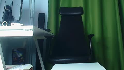 Snapshot of andrewbanner chatting on May 21, 2026, 6:31 am MasterRomania online show from May 21, 2026, 6:31 am