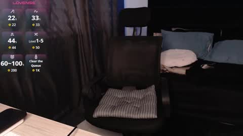 andrewmhilton_ online show from February 10, 2026, 11:20 pm