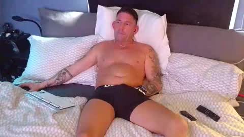 Snapshot of andrjoer chatting on October 29, 2025, 9:33 am andrjoer online show from October 29, 2025, 9:33 am