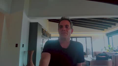 Snapshot of andy0pandi chatting on March 5, 2025, 8:53 pm Andrew online show from March 5, 2025, 8:53 pm