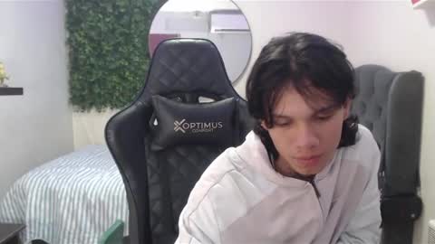 andy_dan1 online show from January 22, 2025, 2:14 pm