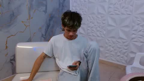 andy_dan1 online show from April 4, 2026, 7:55 pm