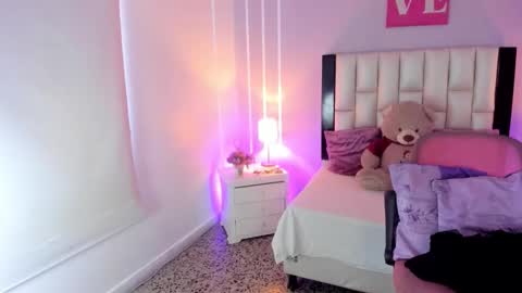 Andrea online show from November 12, 2025, 1:00 pm