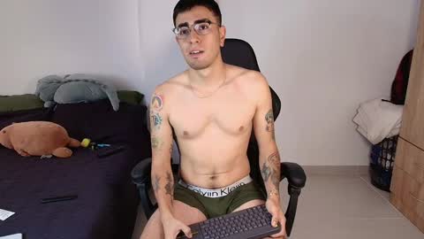 Snapshot of andy_shaaw chatting on February 25, 2025, 1:28 pm Andres online show from February 25, 2025, 1:28 pm