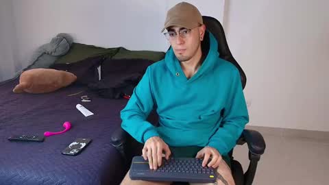 Snapshot of andy_shaaw chatting on March 6, 2025, 6:59 pm Andres online show from March 6, 2025, 6:59 pm