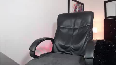 andy_smith333 online show from March 12, 2025, 8:20 pm