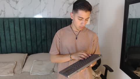 Snapshot of andyjoy_ chatting on December 24, 2024, 12:33 pm Andy Joy online show from December 24, 2024, 12:33 pm