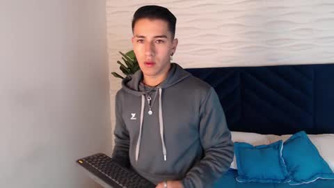 Snapshot of andyjoy_ chatting on December 27, 2024, 11:50 am Andy Joy online show from December 27, 2024, 11:50 am