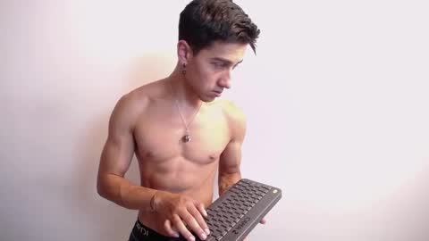 Snapshot of andyjoy_ chatting on January 13, 2025, 5:44 pm Andy Joy online show from January 13, 2025, 5:44 pm