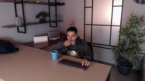 Snapshot of andyjoy_ chatting on January 31, 2025, 10:42 am Andy Joy online show from January 31, 2025, 10:42 am