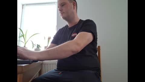 Snapshot of andypsilon88 chatting on February 14, 2025, 9:24 am ShortyfromS online show from February 14, 2025, 9:24 am