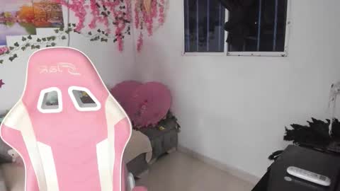 Snapshot of aneko_morii chatting on February 10, 2026, 1:21 am online show from February 10, 2026, 1:21 am