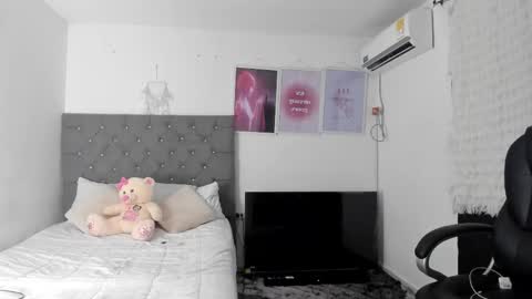 Snapshot of aneko_morii chatting on March 2, 2026, 2:36 am online show from March 2, 2026, 2:36 am