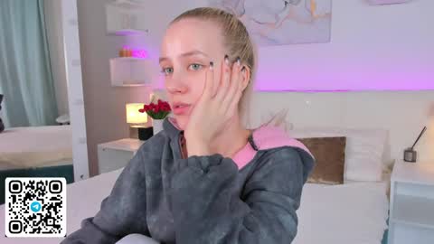 Snapshot of anellyball_ chatting on May 3, 2026, 9:37 am Anelly online show from May 3, 2026, 9:37 am