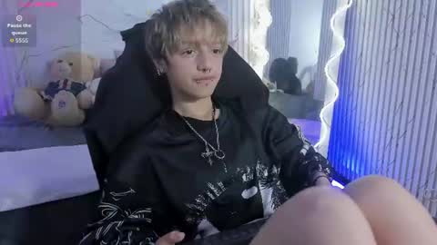 angeel_tay online show from June 11, 2026, 7:34 pm