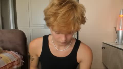 angel_andreww online show from June 3, 2026, 10:07 am