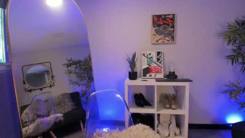 Angel Cooper online show from June 1, 2026, 12:29 pm