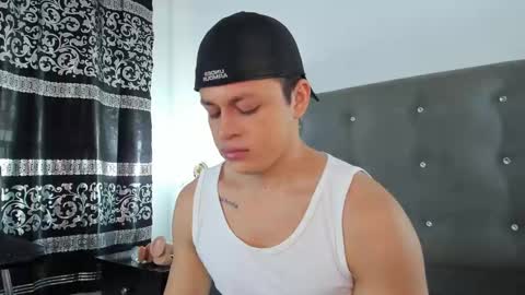 Snapshot of angel_cuervo chatting on December 14, 2024, 12:33 pm Angel Cuervo online show from December 14, 2024, 12:33 pm