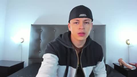 Snapshot of angel_cuervo chatting on December 23, 2024, 12:30 pm Angel Cuervo online show from December 23, 2024, 12:30 pm