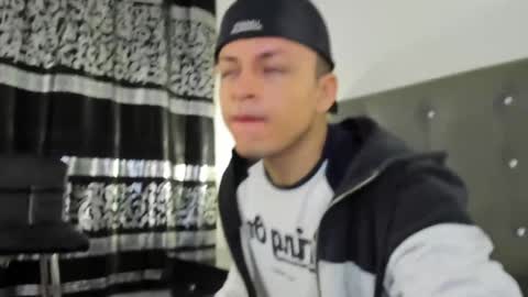Snapshot of angel_cuervo chatting on December 28, 2024, 12:45 pm Angel Cuervo online show from December 28, 2024, 12:45 pm