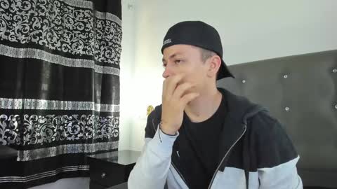 Snapshot of angel_cuervo chatting on December 31, 2024, 12:36 pm Angel Cuervo online show from December 31, 2024, 12:36 pm