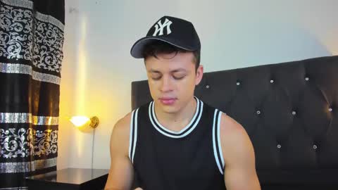 Snapshot of angel_cuervo chatting on January 8, 2025, 12:37 pm Angel Cuervo online show from January 8, 2025, 12:37 pm
