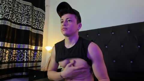 Snapshot of angel_cuervo chatting on January 10, 2025, 12:36 pm Angel Cuervo online show from January 10, 2025, 12:36 pm