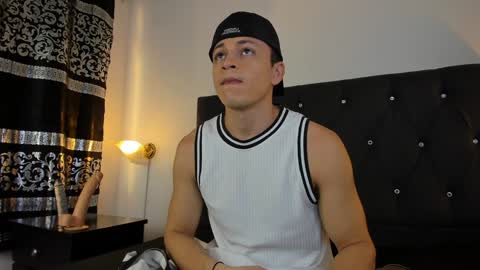 Snapshot of angel_cuervo chatting on January 11, 2025, 12:40 pm Angel Cuervo online show from January 11, 2025, 12:40 pm