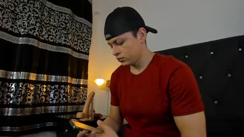Snapshot of angel_cuervo chatting on January 16, 2025, 12:31 pm Angel Cuervo online show from January 16, 2025, 12:31 pm