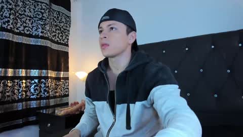 Snapshot of angel_cuervo chatting on January 18, 2025, 12:36 pm Angel Cuervo online show from January 18, 2025, 12:36 pm