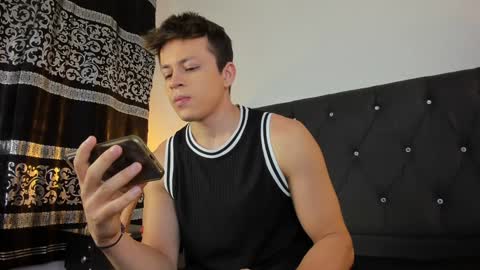 Snapshot of angel_cuervo chatting on January 25, 2025, 12:37 pm Angel Cuervo online show from January 25, 2025, 12:37 pm