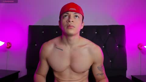 Snapshot of angel_cuervo chatting on September 19, 2025, 12:39 pm Angel Cuervo online show from September 19, 2025, 12:39 pm