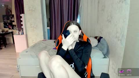 Fallen Angel online show from November 22, 2025, 1:04 am