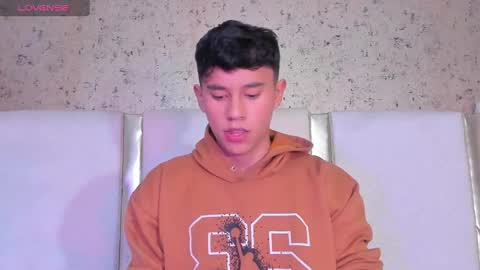 ngel Esteban  online show from December 28, 2024, 3:47 am