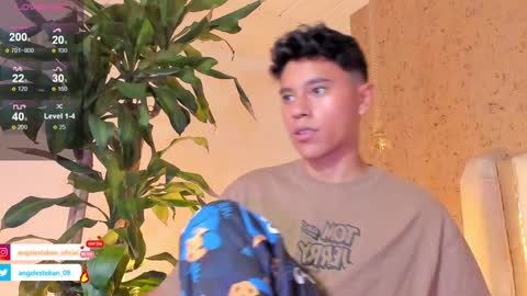 ngel Esteban  online show from February 2, 2025, 7:09 am