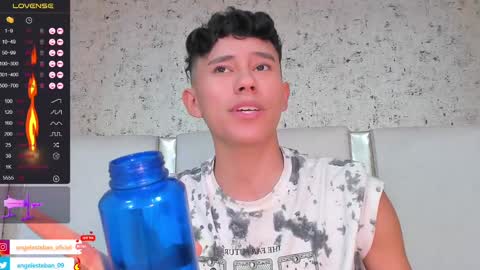 ngel Esteban  online show from March 5, 2025, 10:00 am