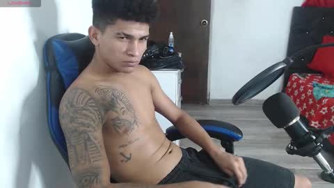 Snapshot of angel_latinguy chatting on October 19, 2025, 9:48 pm Angel online show from October 19, 2025, 9:48 pm