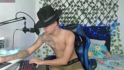 Snapshot of angel_latinguy chatting on November 1, 2025, 9:06 pm Angel online show from November 1, 2025, 9:06 pm