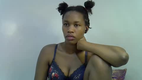 angel_mia5 online show from November 27, 2025, 12:35 am