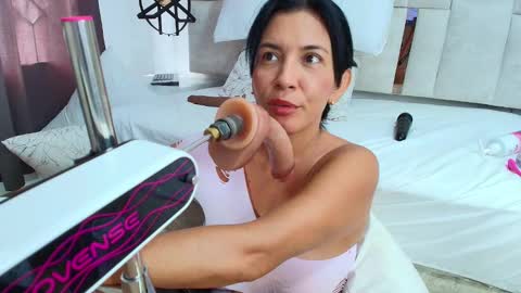 Nicolle  online show from October 18, 2025, 2:18 pm