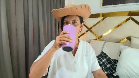 Nicolle  online show from May 29, 2026, 11:19 am