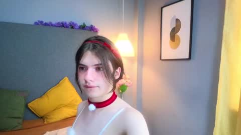 Snapshot of angel_shiny chatting on February 2, 2025, 5:04 pm Angel online show from February 2, 2025, 5:04 pm