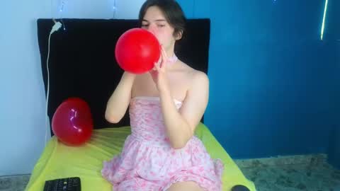 Snapshot of angel_shiny chatting on February 14, 2025, 3:58 pm Angel online show from February 14, 2025, 3:58 pm